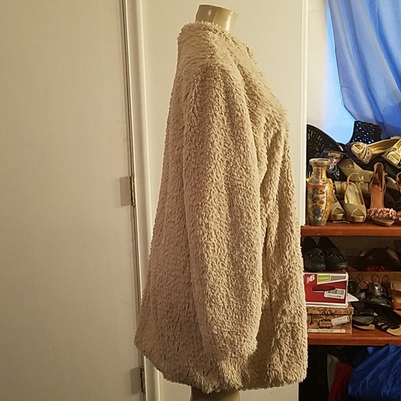 KENNETH COLE NEWYORK FAUX FUR COAT NWT - Picture 2 of 9